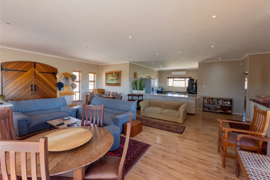 6 Bedroom Property for Sale in Middedorp Western Cape